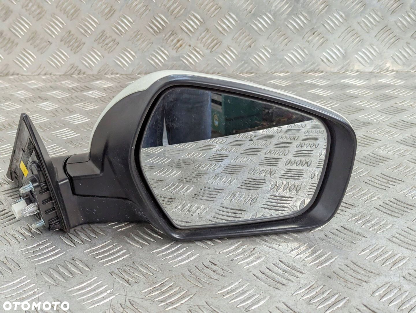 SsangYong Tivoli XLV 2016-2019 lusterko prawe białe z kierunkiem 8 PIN - 8