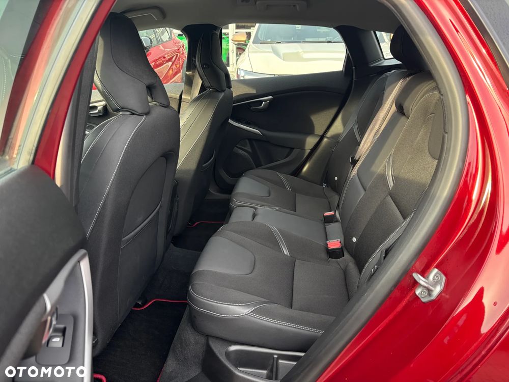 Volvo V40 T3 Kinetic - 19