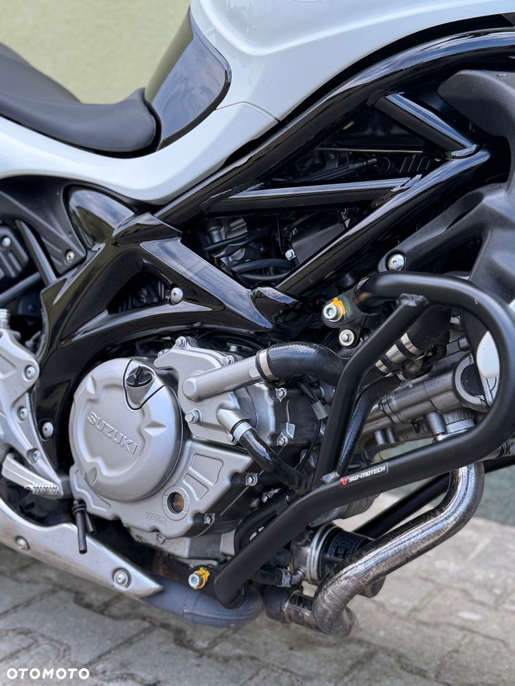 Suzuki Gladius - 5