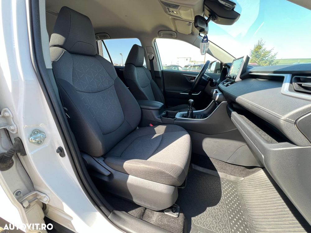Toyota RAV4 2.0P 6MT AWD Dynamic - 13