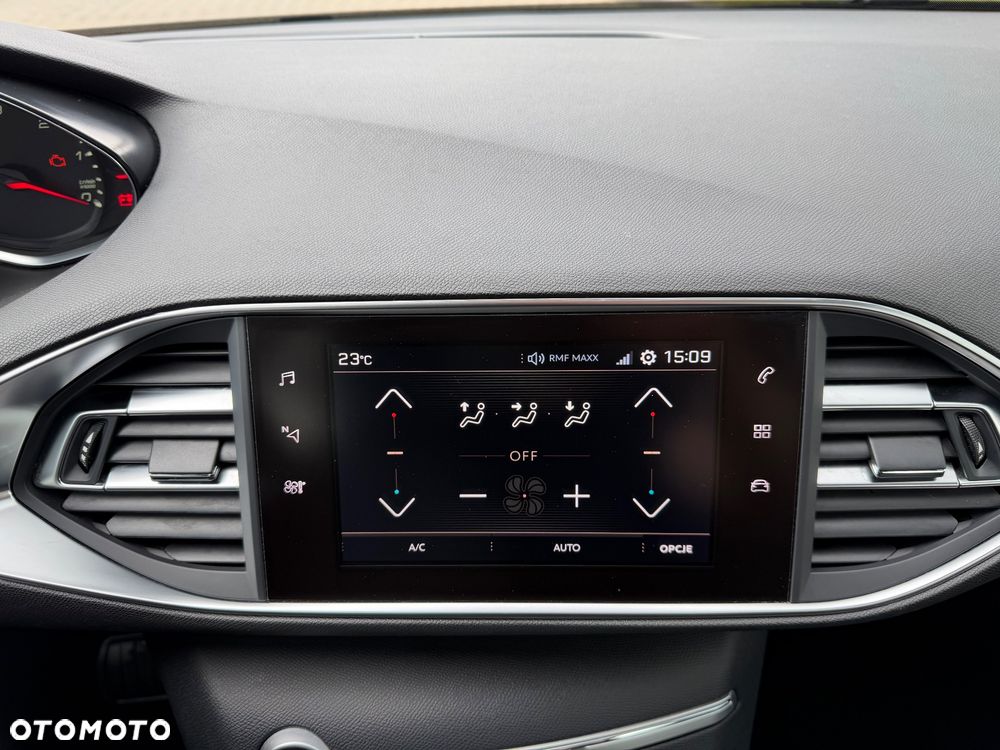 Peugeot 308 1.5 BlueHDi Allure S&S EAT6 - 32