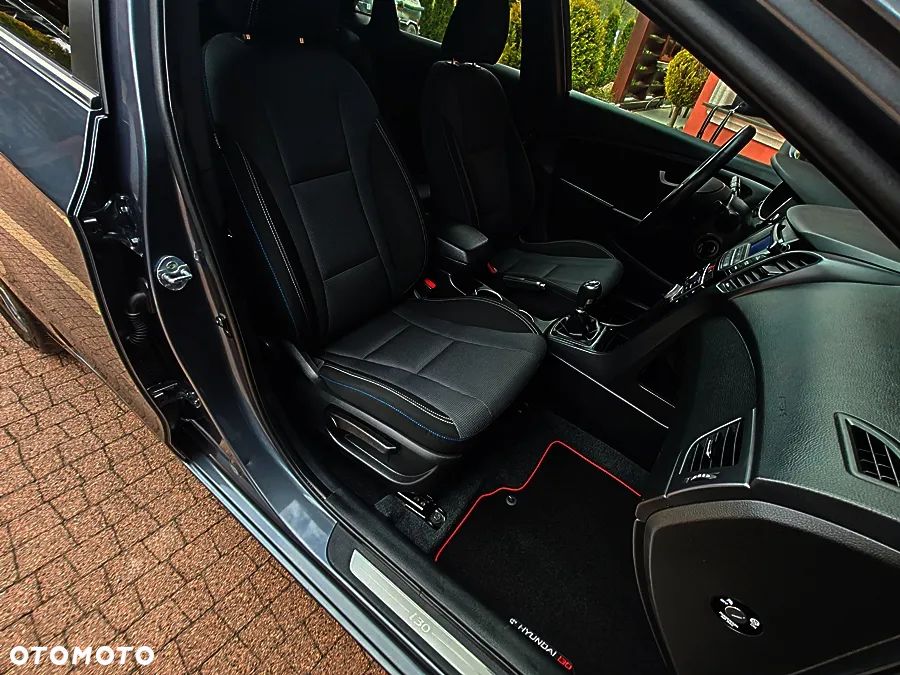 Hyundai i30 blue 1.6 GDI Passion - 32