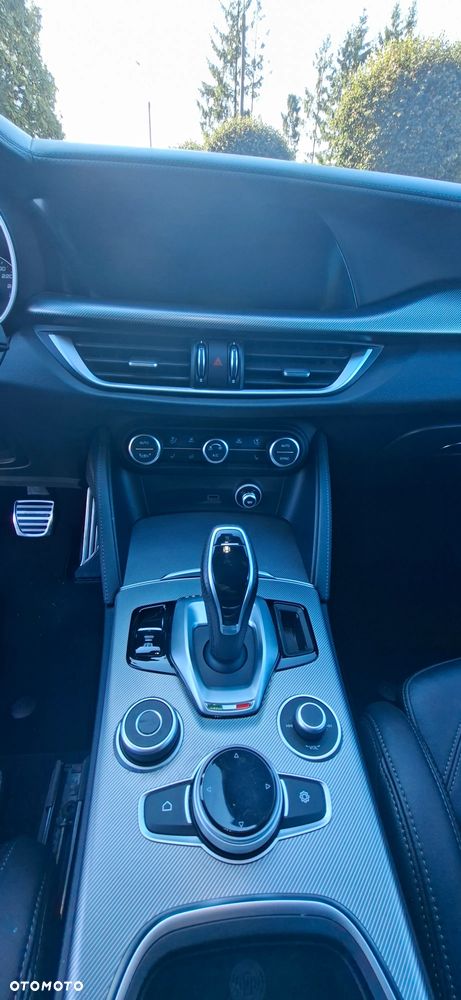 Alfa Romeo Stelvio - 16