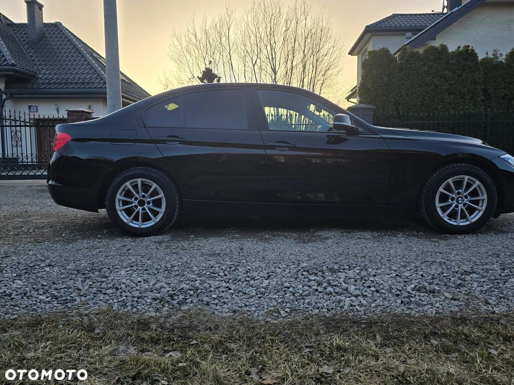BMW Seria 3 320i xDrive - 22