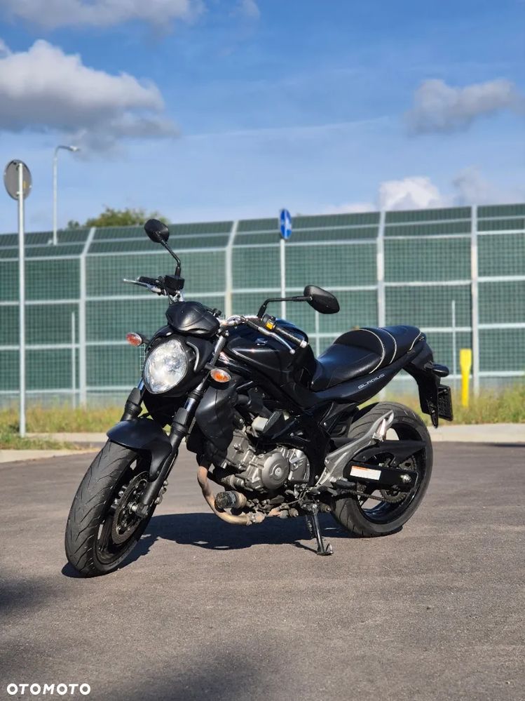 Suzuki Gladius - 1