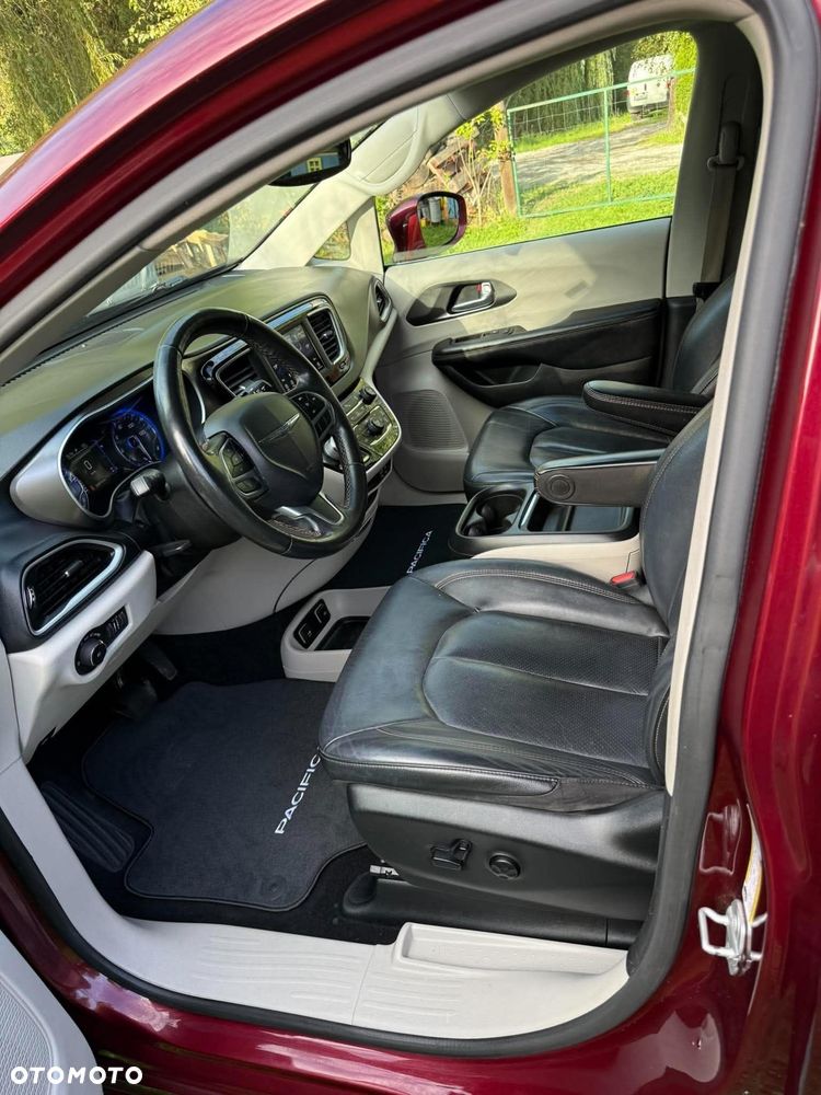 Chrysler Pacifica - 22