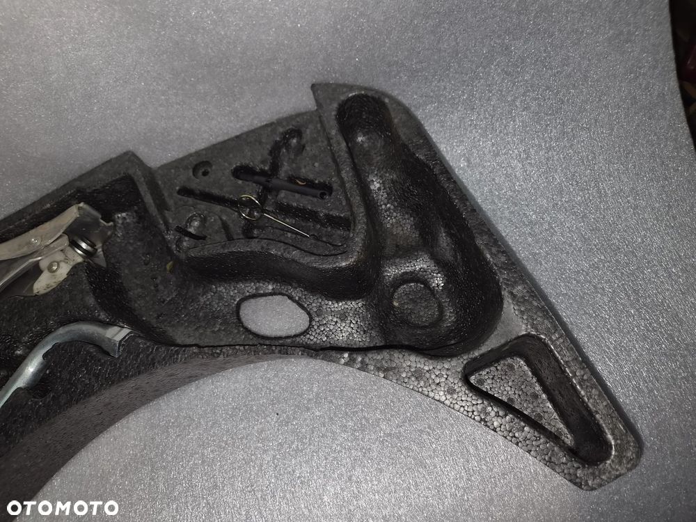 Ucho holownicze klucz lewarek Audi A8 D2 kpl - 3
