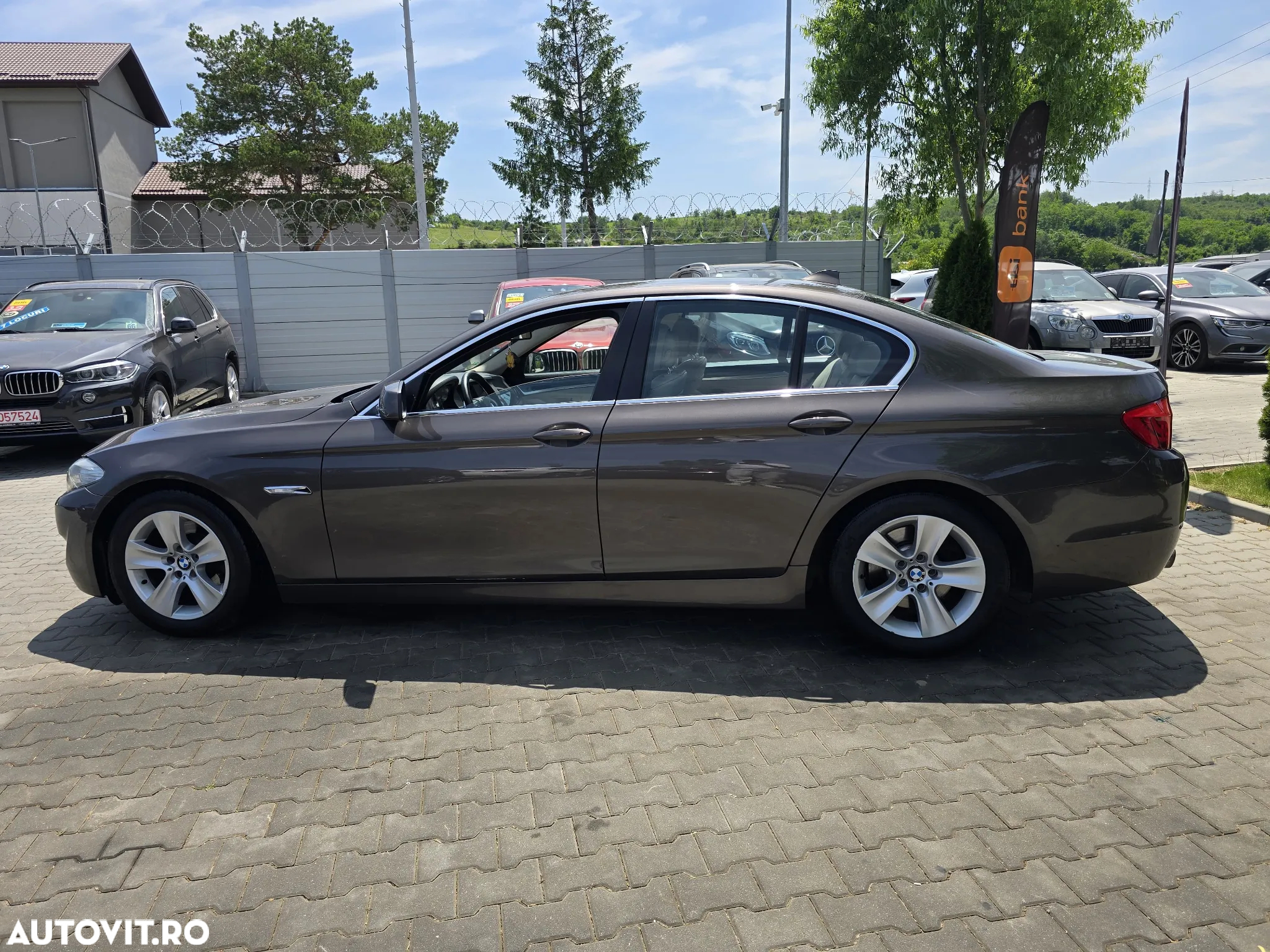 BMW Seria 5 523i Aut. - 2