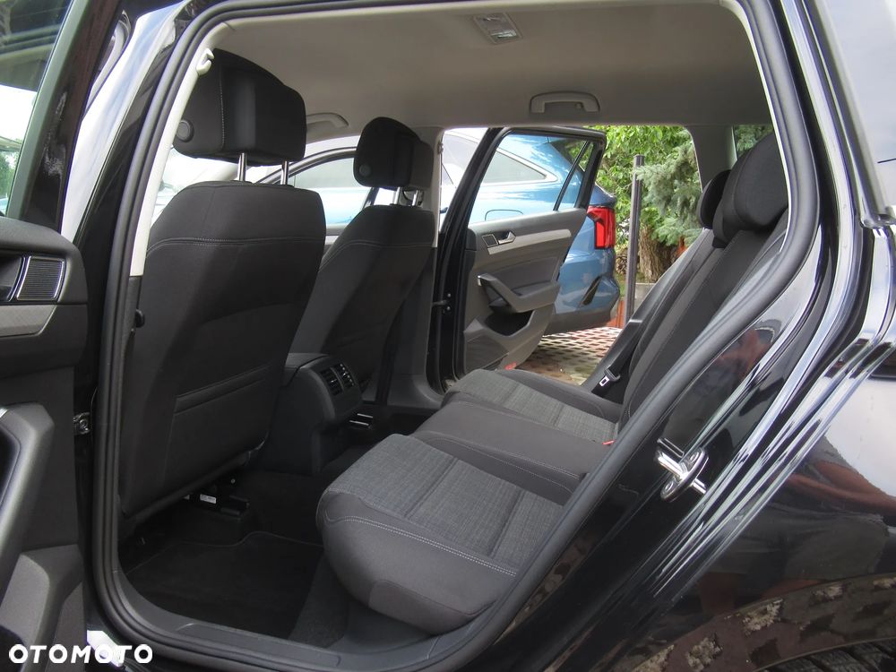 Volkswagen Passat 2.0 TSI Business DSG - 7