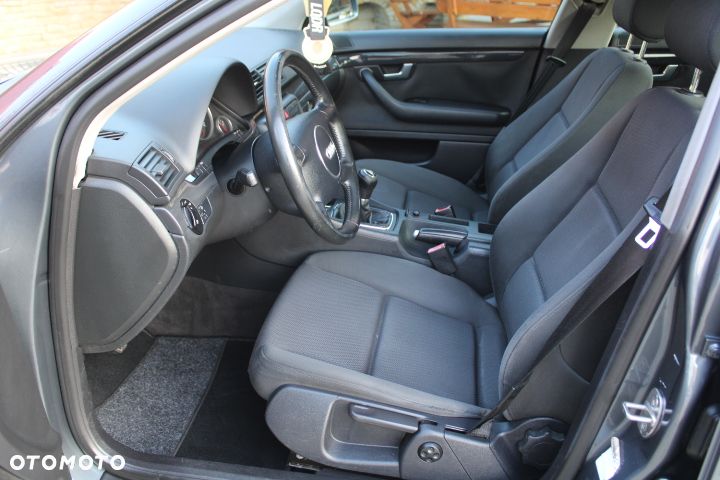 Audi A4 Limousine - 13