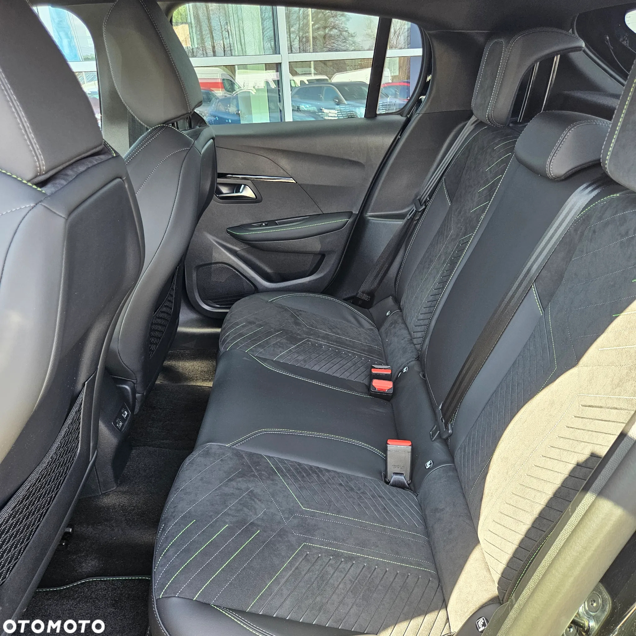Peugeot 208 1.2 mHEV GT - 13