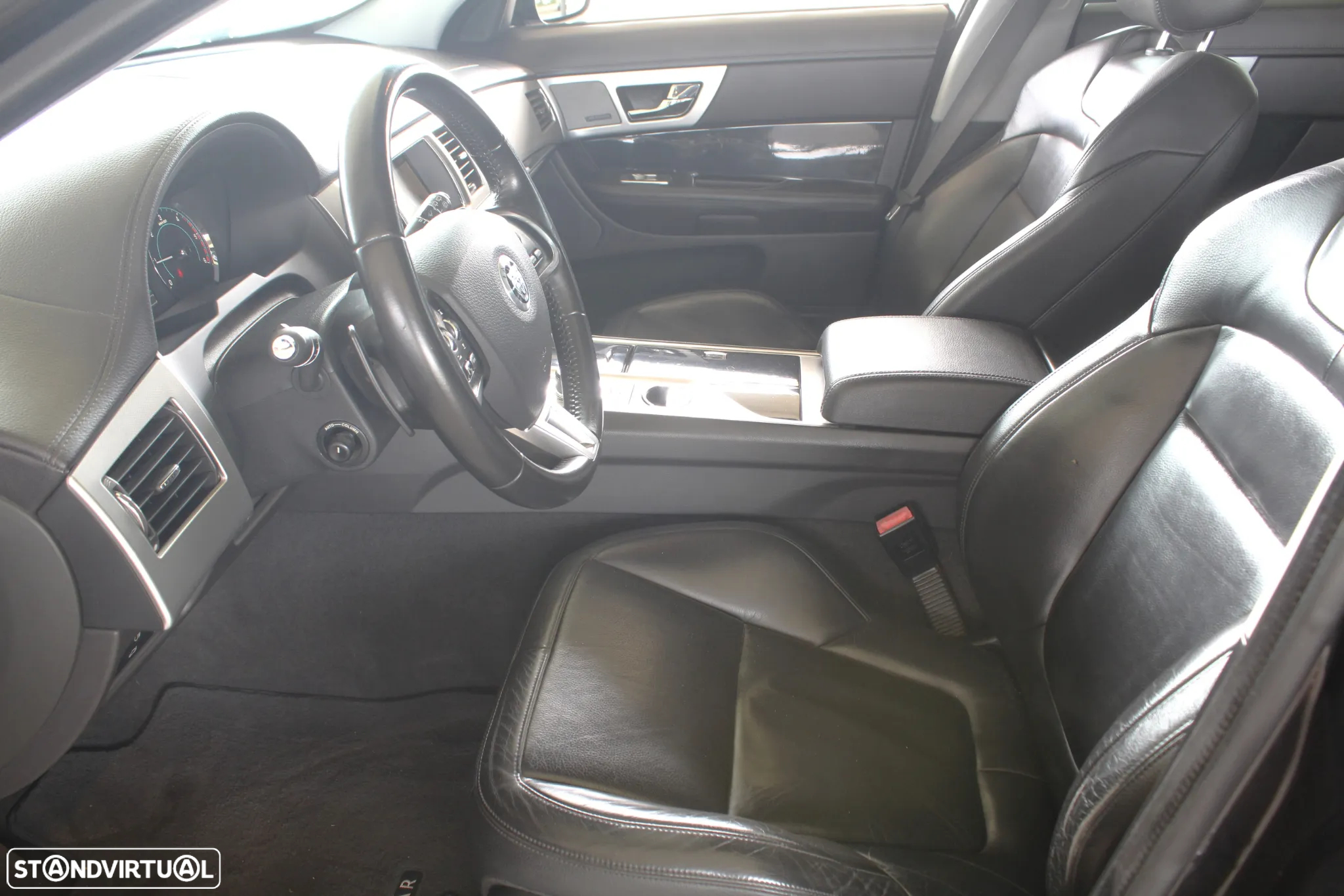 Jaguar XF Sportbrake 2.2 D R-Sport - 32