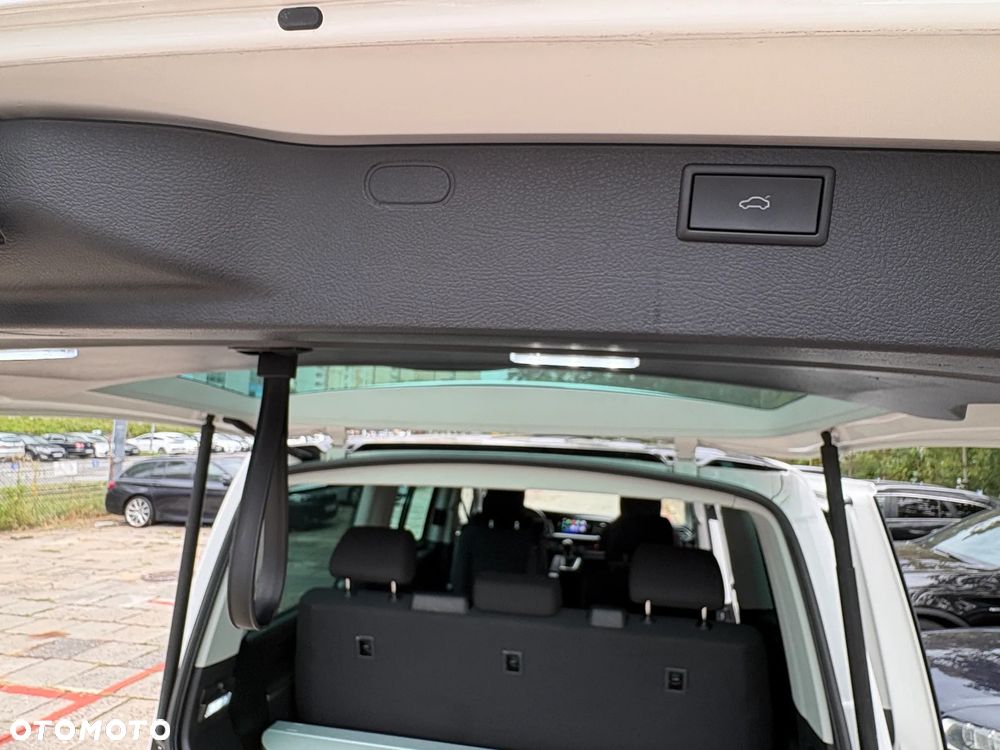Volkswagen Multivan - 19