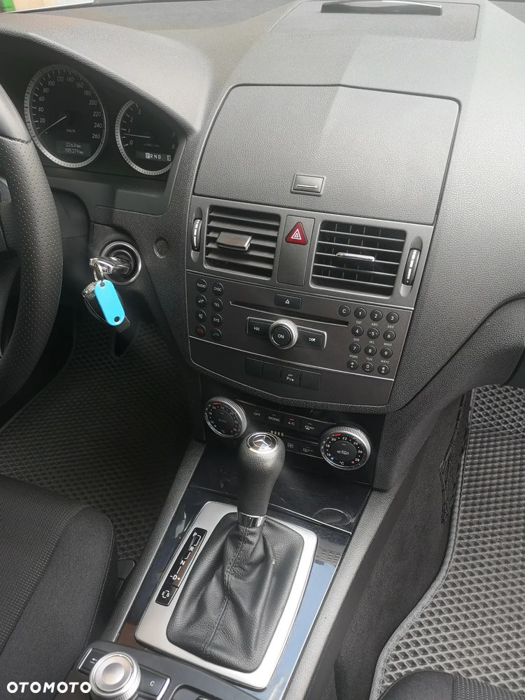 Mercedes-Benz Klasa C 180 BlueEFFICIENCY 7G-TRONIC Elegance - 12