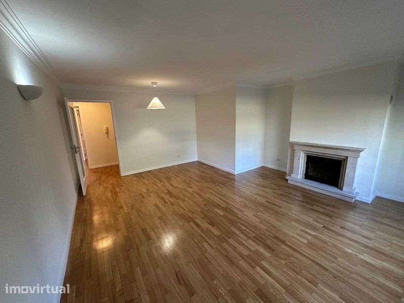 Arrenda-se T2 remodelado c/ garagem Sra da Hora junto ao metro - Grande imagem: 2/10