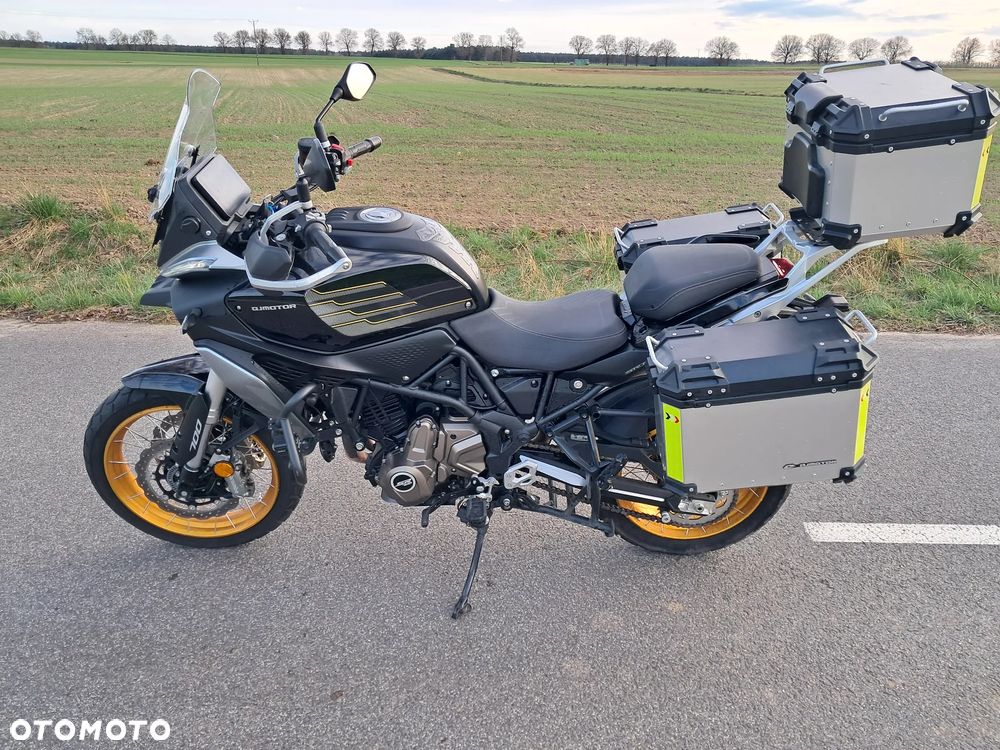 QJMOTOR SRK 700 - 6