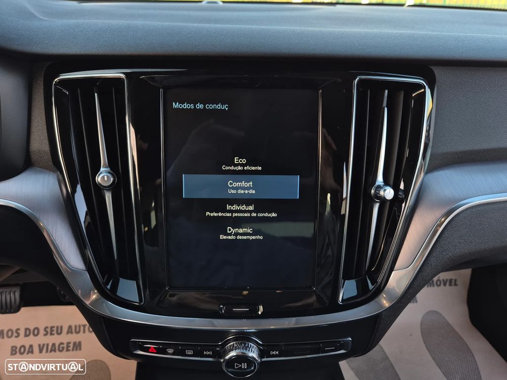 Volvo V60 2.0 D3 Momentum Plus - 32