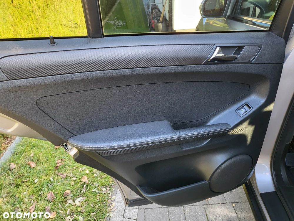 Mercedes-Benz ML - 21