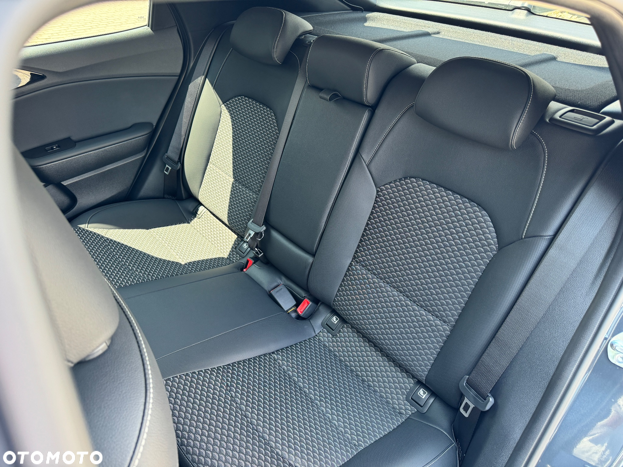 Kia XCeed 1.5 T-GDI Business Line DCT - 14