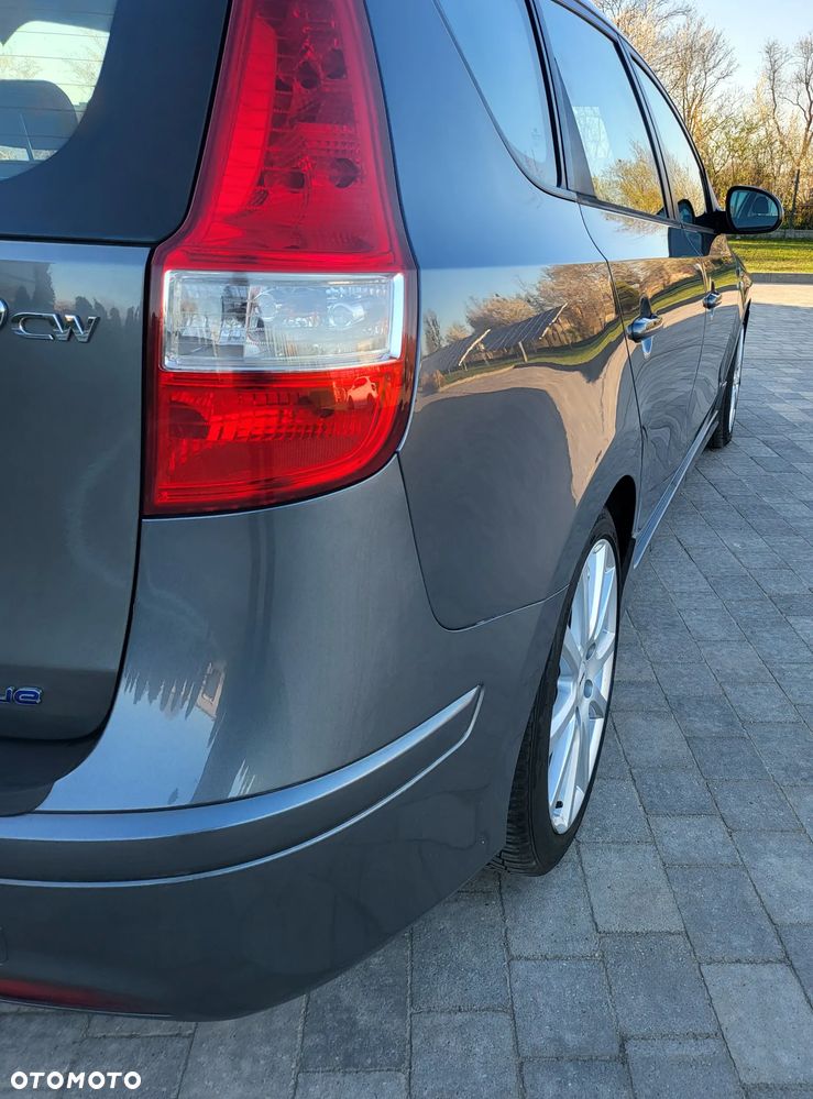 Hyundai i30 1.6 CRDi Base + - 8