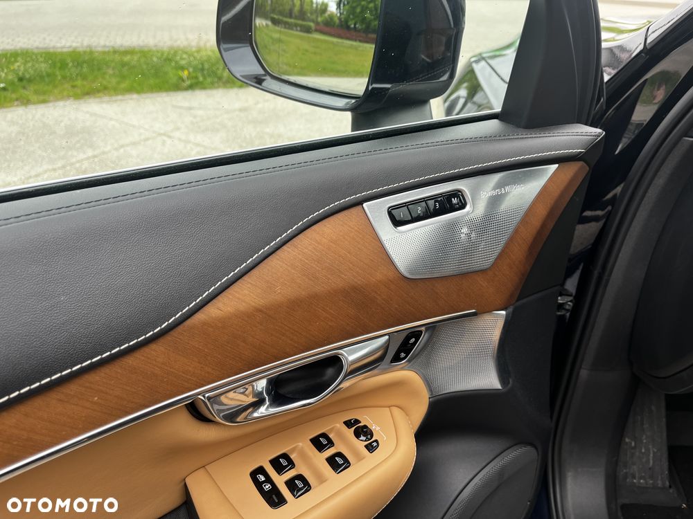 Volvo XC 90 - 30
