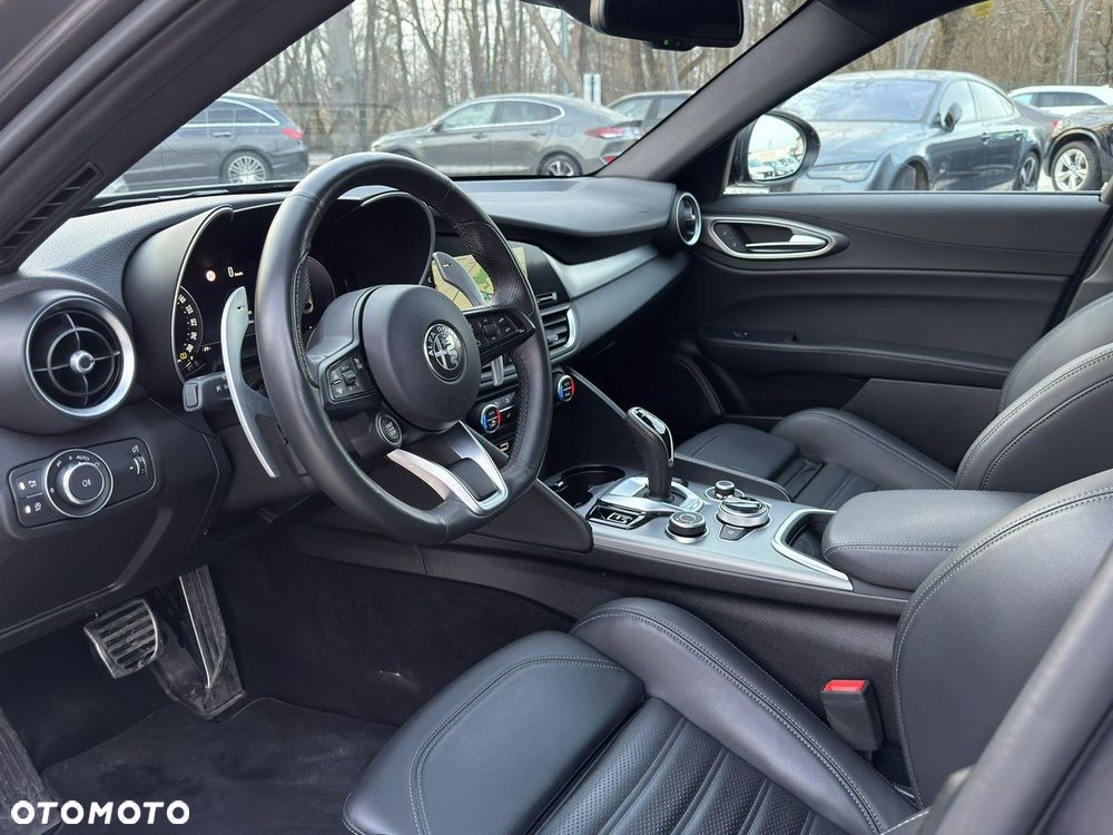 Alfa Romeo Giulia 2.0 Turbo 16V AT8-Q4 Veloce - 13