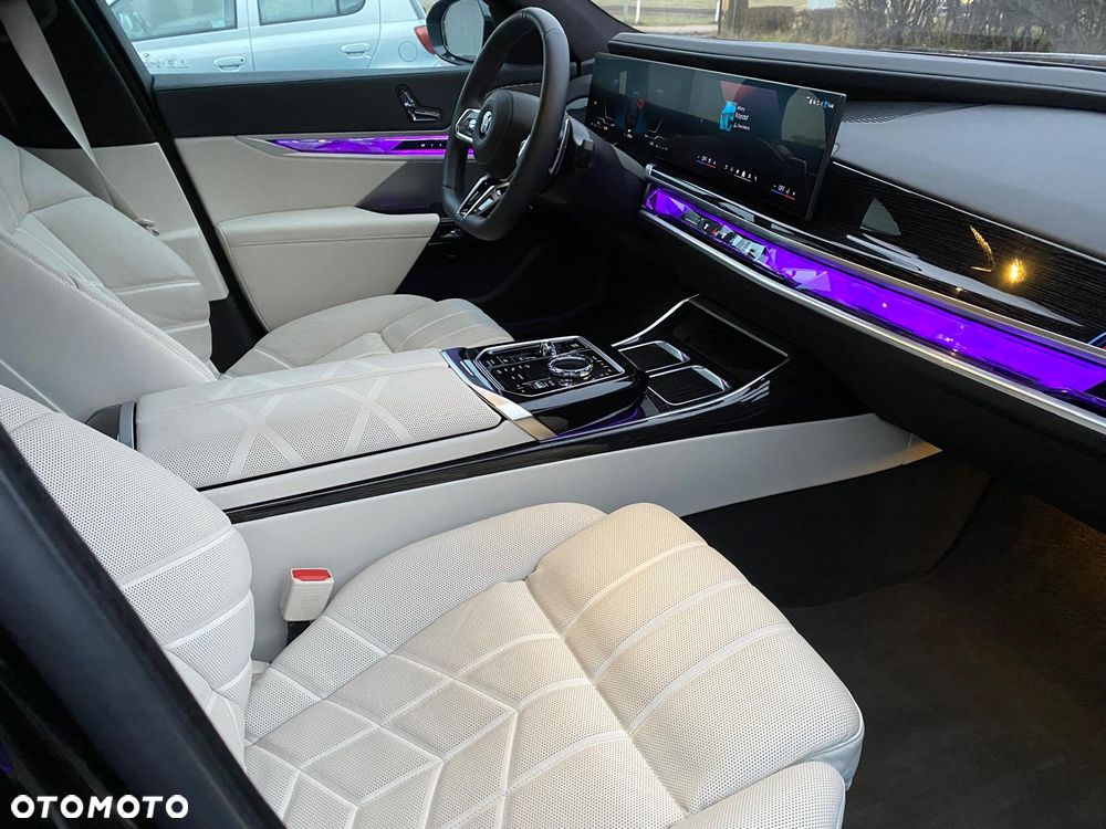 BMW Seria 7 - 33