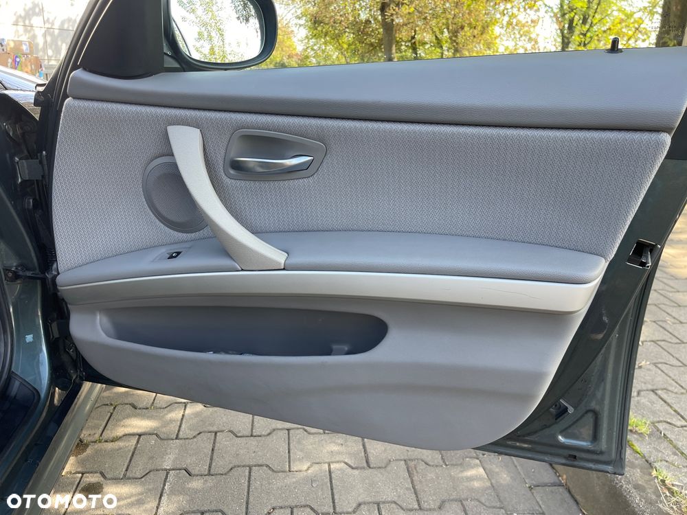 BMW Seria 3 320i - 16