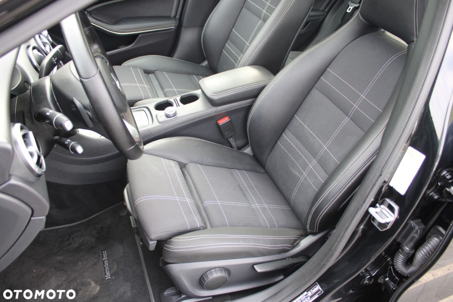Mercedes-Benz GLA - 23