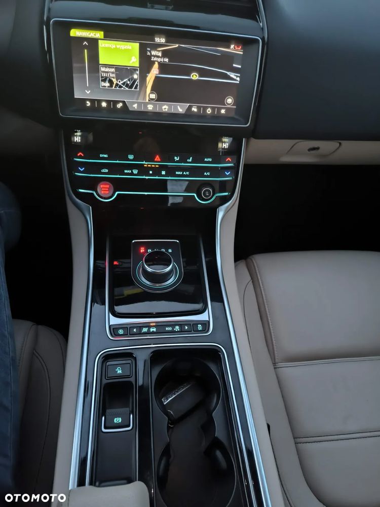 Jaguar XE 2.0 T Prestige - 18