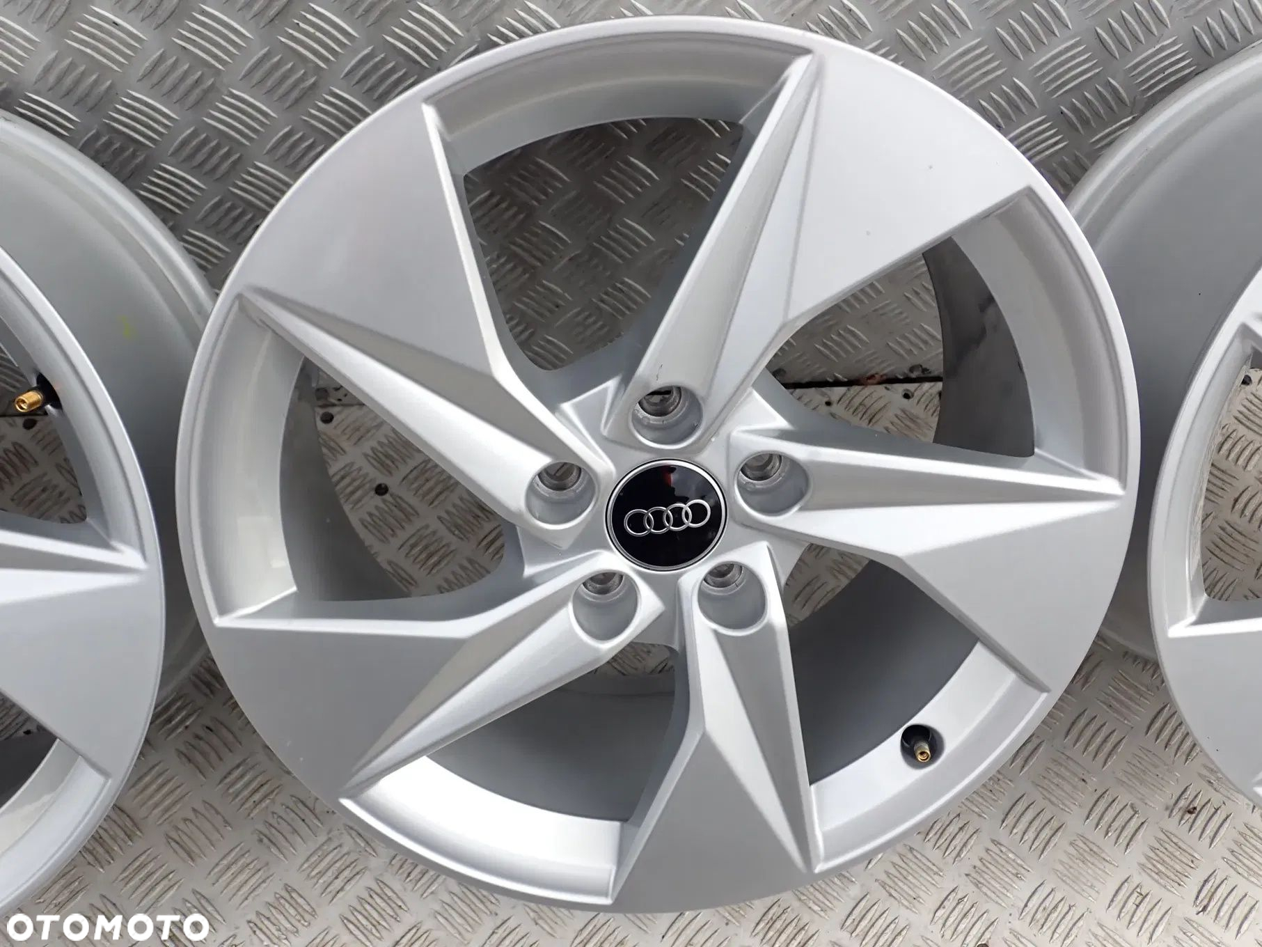 FELGI ALUMINIOWE AUDI 8x17 et 46 A3 A4 b5 b6 b7 A5 A6 A8 Q2 Q3 Q5 - 8Y0601025A - 6