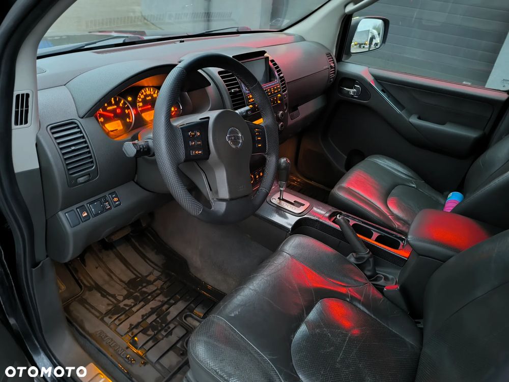 Nissan Pathfinder 2.5 D LE - 10