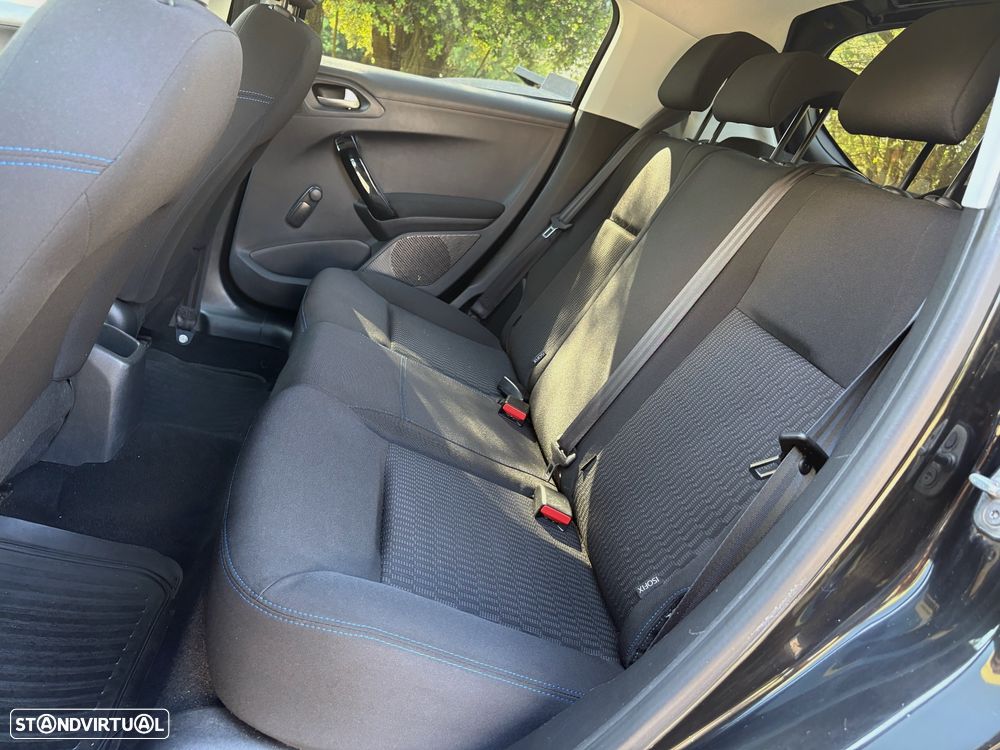 Peugeot 208 1.2 PureTech Style - 8