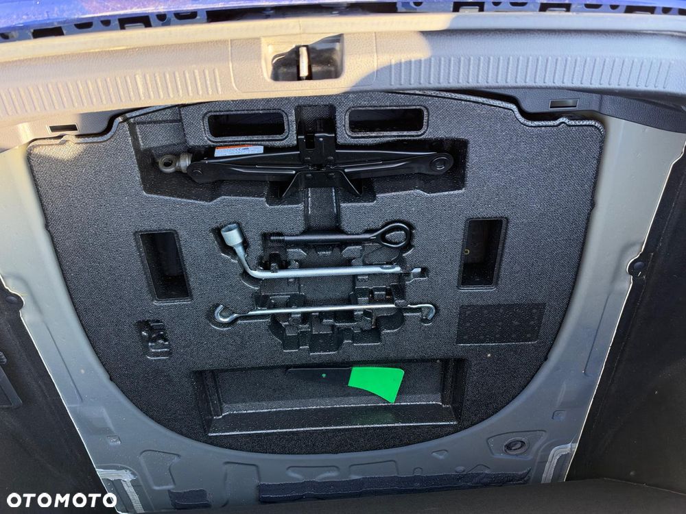 Toyota Camry 2.5 Hybrid Comfort CVT - 29