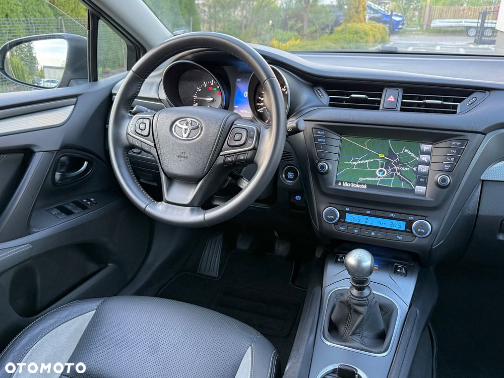 Toyota Avensis Touring Sports 1.8 Executive - 8