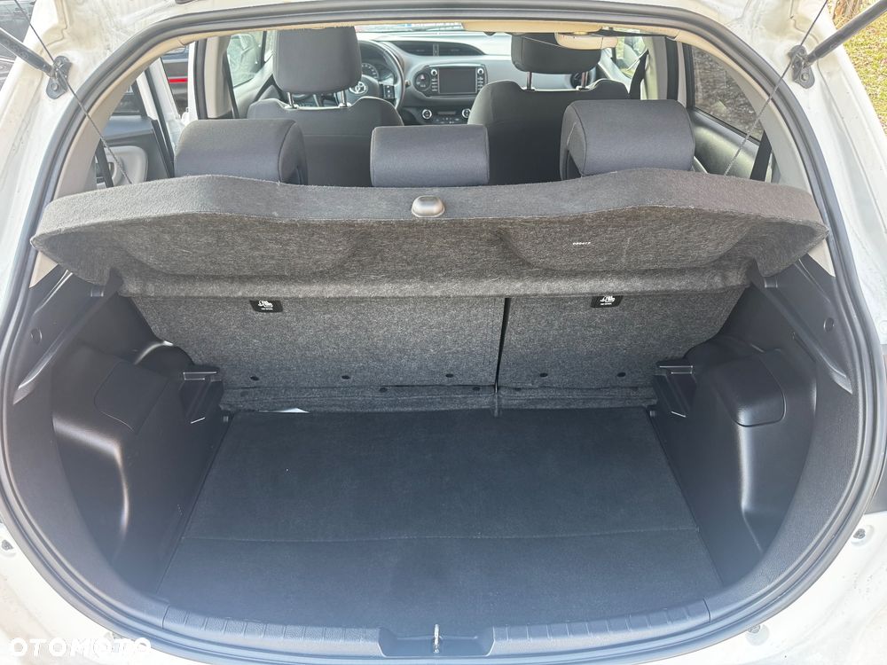 Toyota Yaris Hybrid 100 Life - 17