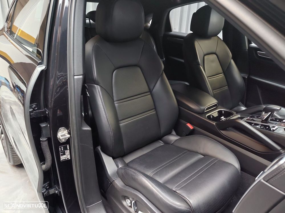 Porsche Cayenne Coupé E-Hybrid - 22
