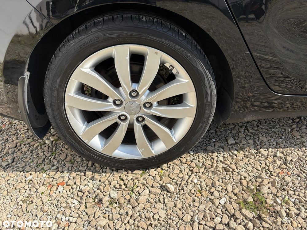Kia Carens 1.7 CRDi 115 Dream-Team Edition - 8