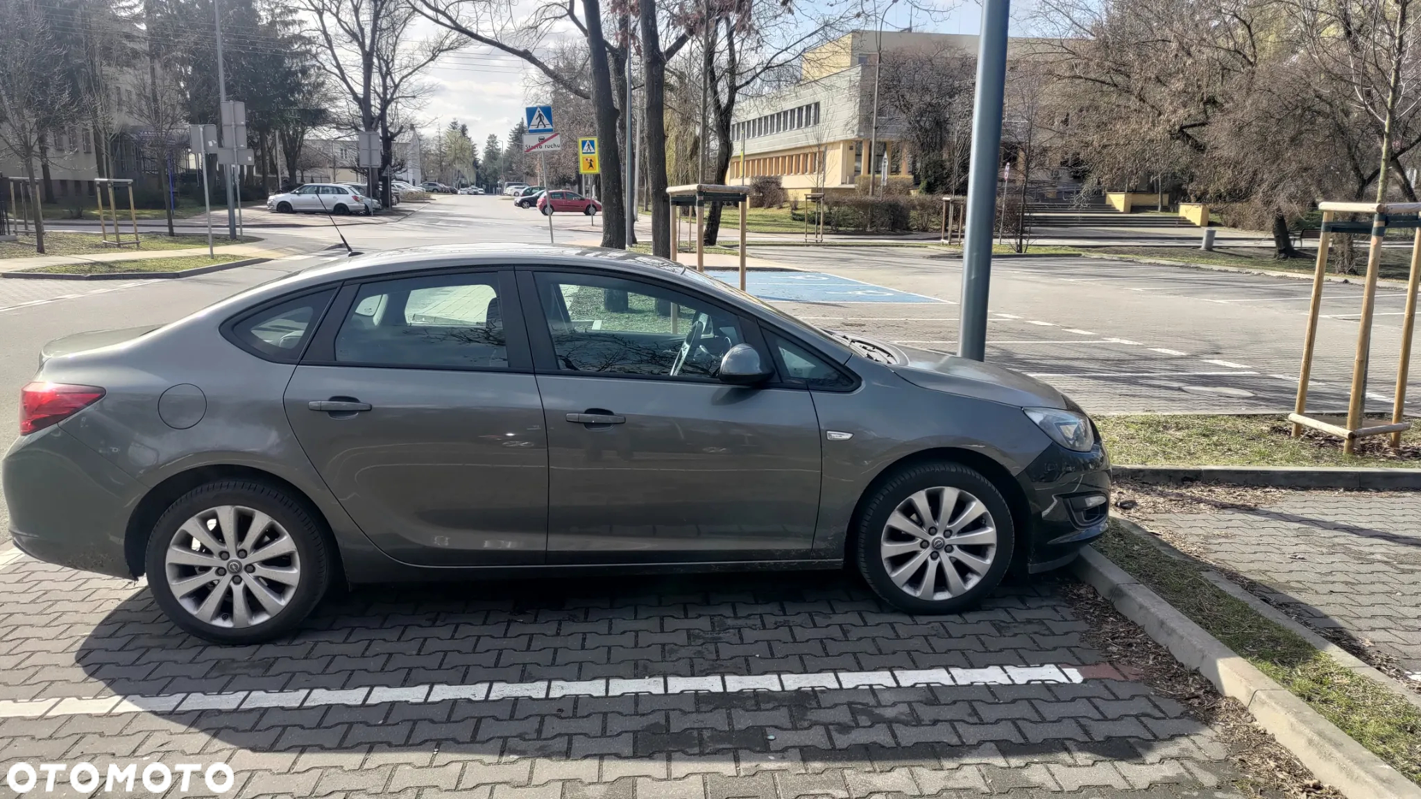 Opel Astra IV 1.4 T Active - 7