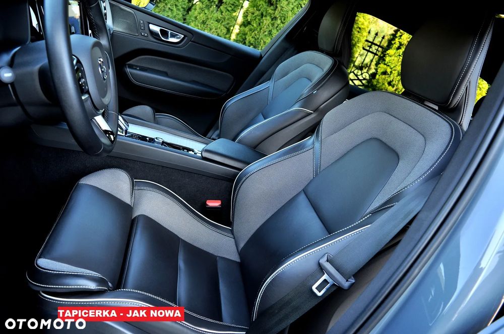 Volvo XC 60 B4 D AWD Plus Dark - 23