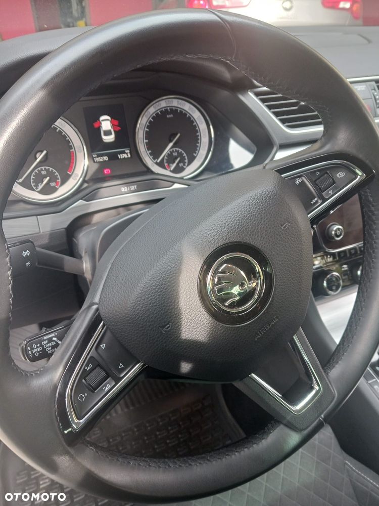 Skoda Superb 2.0 TDI Sportline DSG - 31