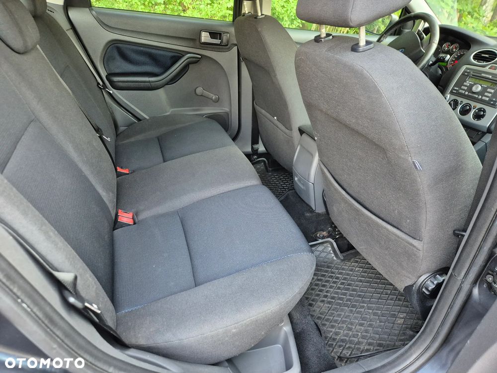 Ford Focus 1.6 TDCi Ghia - 9