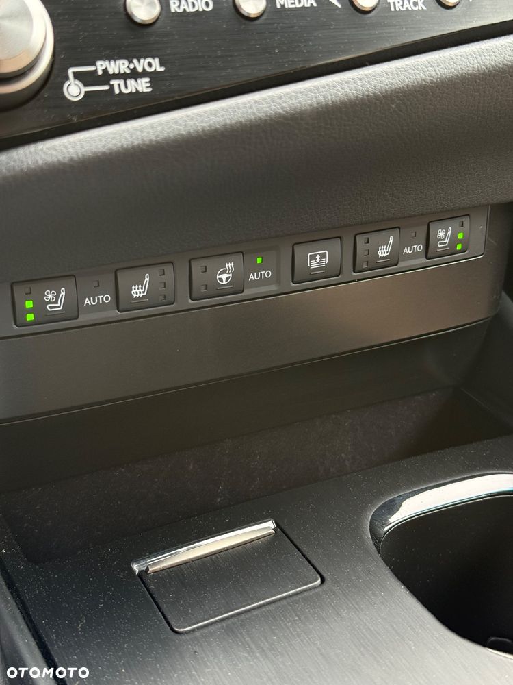 Lexus ES 300h Prestige - 21