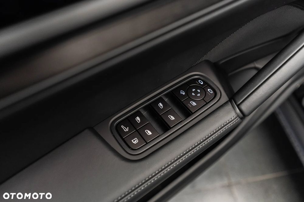 Porsche Cayenne E-Hybrid PHEV Black Edition - 29