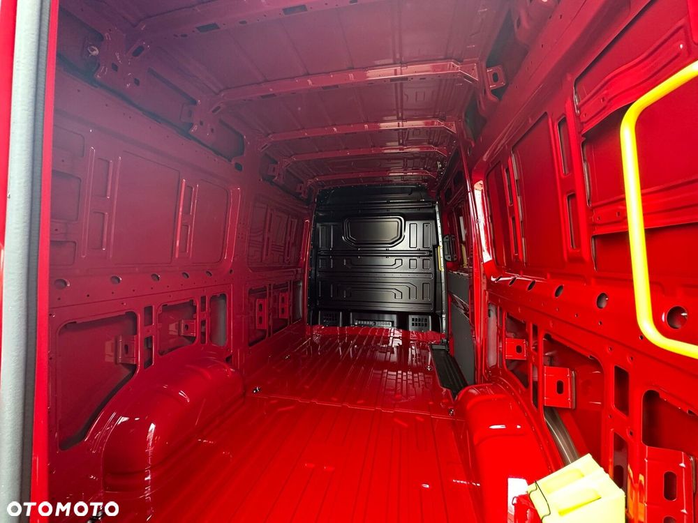 Volkswagen Crafter 35 2.0 TDI L3H3 3640 177 KM - 23