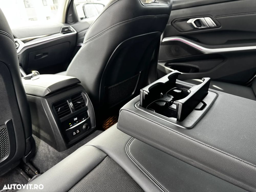 BMW Seria 3 320i AT - 15