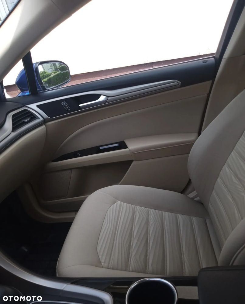 Ford Fusion - 10