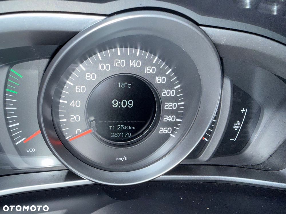 Volvo V40 D3 Momentum - 18