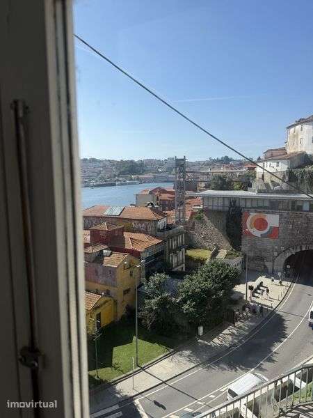 T0 mobiliado no centro do Porto com vista para o Rio Douro - Grande imagem: 5/8
