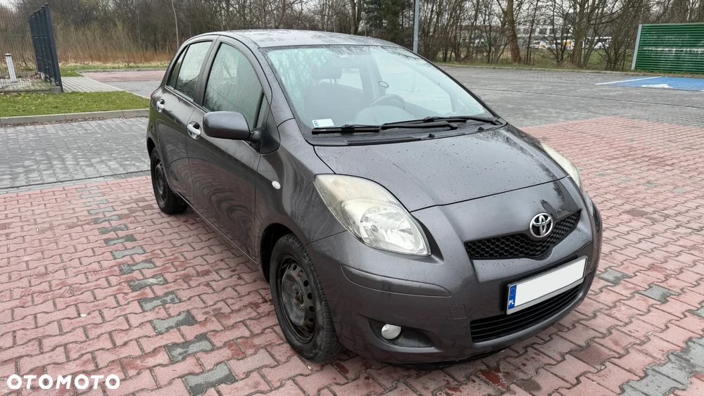 Toyota Yaris 2010 photo 3